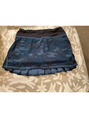 Lululemon Pacesetter Skirt Blue Camo Sz 2